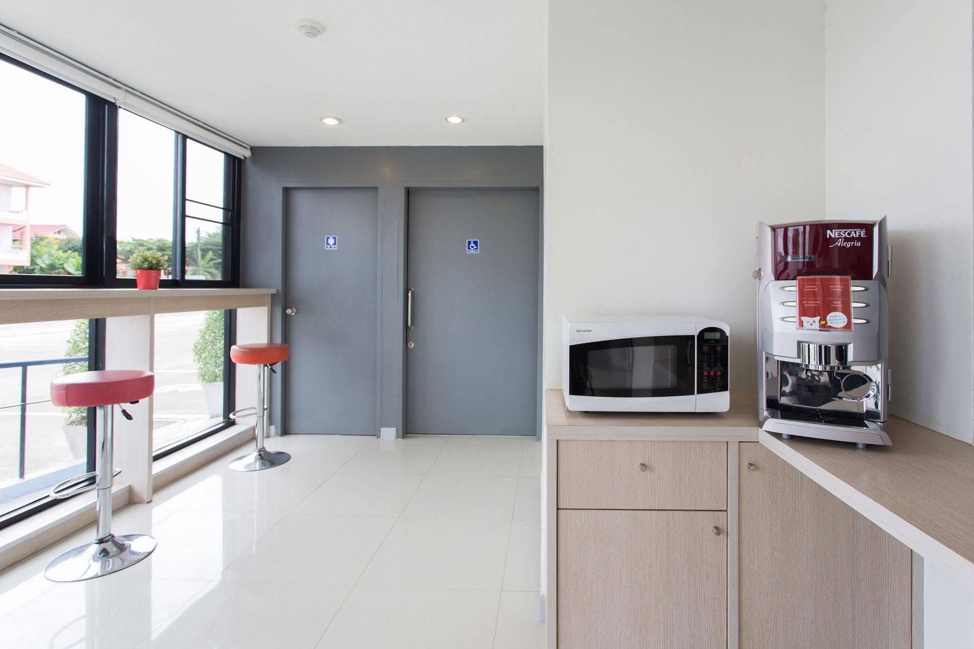 Hop Inn Sakon Nakhon Ngoại thất bức ảnh